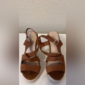 Wedge shoe, brown suede, size 7.5